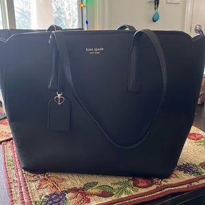 Kate Spade black leather large purse. Excellent condition.
